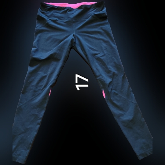 Black and pink underarmour - Picture 1 of 1